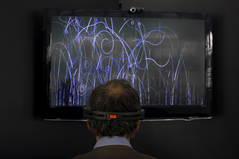 expérience interactive avec casque EEG (conception - alexis chazard) (cc by Digitalarti)